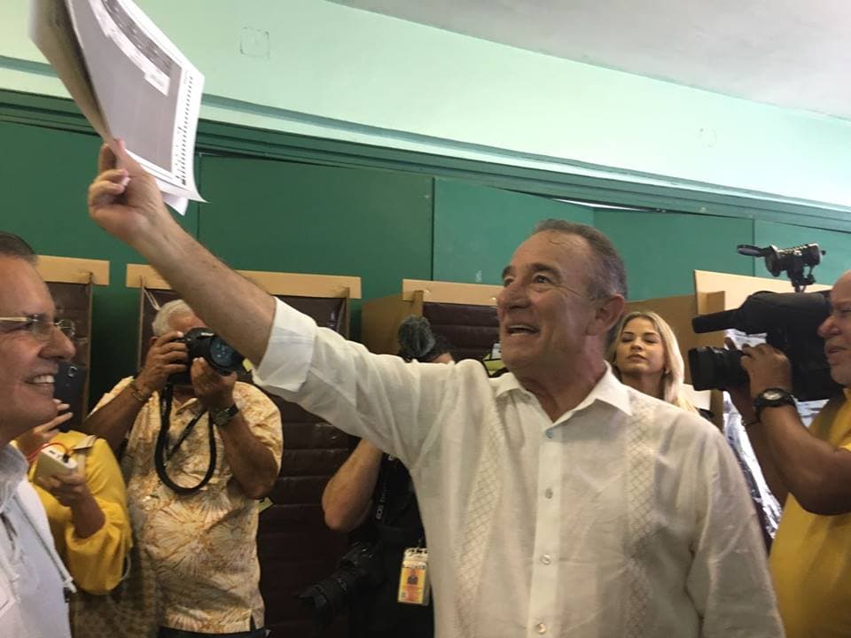 Así votaron los candidatos a la Gobernación y otros políticos.