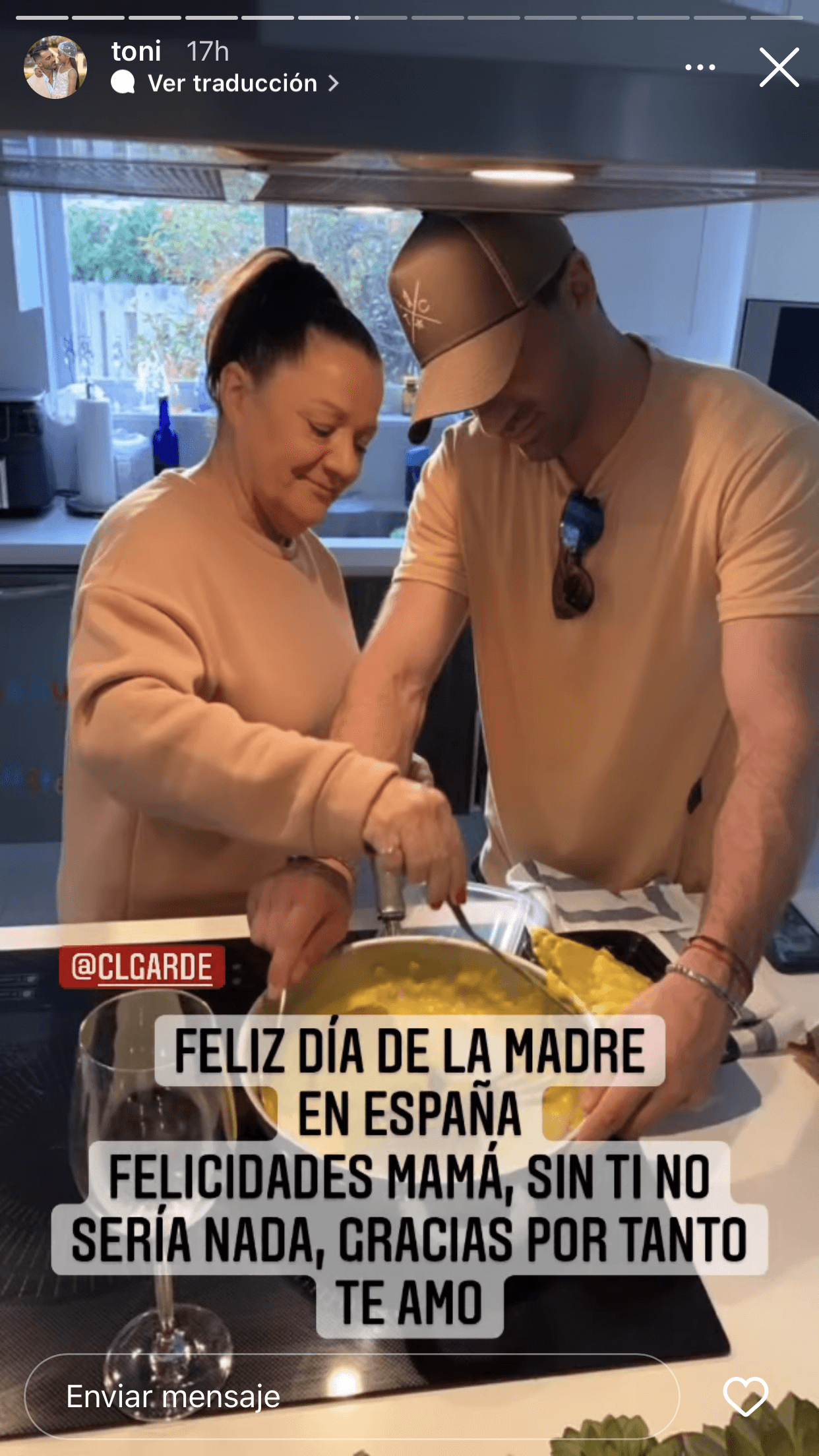También honró a su mamá, doña Carmen Lozano Garde: "
<b>Sin ti no sería nada</b>, gracias por tanto. Te amo", le escribió.
<br>