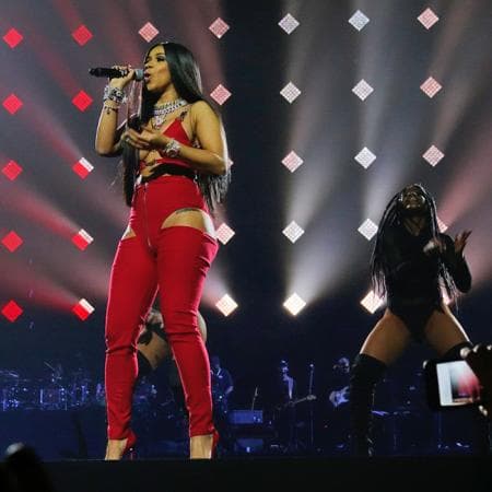Los seguidores de ambos no dejan de preguntarse si ya se casaron ya la respuesta es sí. Ambos se unieron por el rito civil 
<b><a href="http://www.tmz.com/2018/06/25/cardi-b-offset-married-marriage-license-wife/">el 20 de septiembre del año pasado</a></b>.