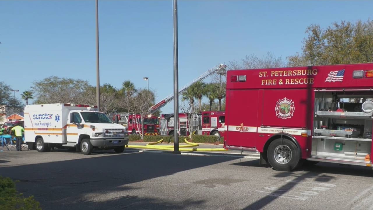 Restaurante queda con daños estructurales tras incendio de gran magnitud en St. Petersburg