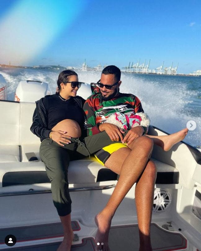 Ha mantenido constante contacto con su supervisor de servicios previos al juicio, también 
<b>utiliza su rastreador GPS en el mar</b>. Además, los intereses comerciales de Pina están en Puerto Rico y Miami, donde reside.
<br>