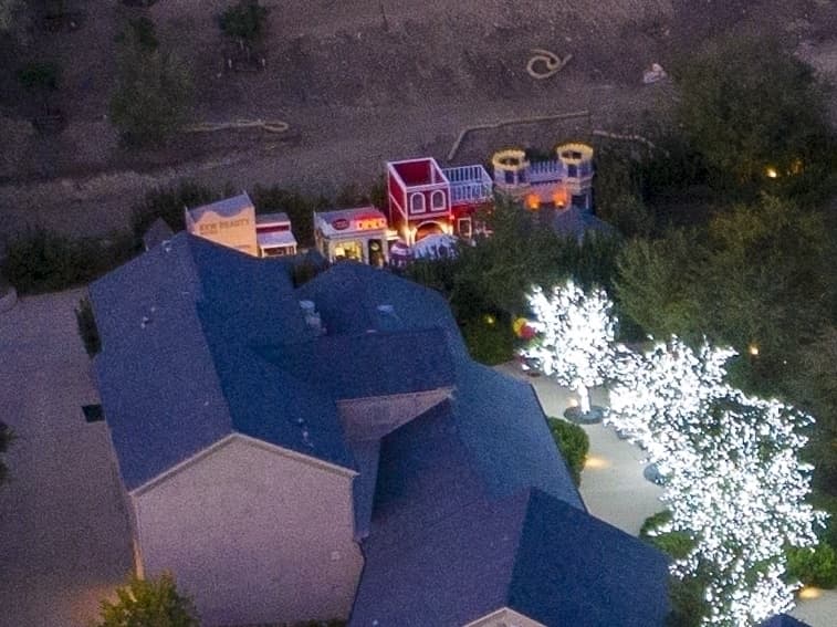 La temática minimalista elegida por la famosa empresaria se puede admirar desde lo alto.