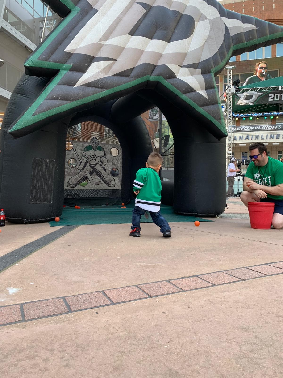 En anticipación del juego los Dallas Stars anfitrión un festival antes del partido.