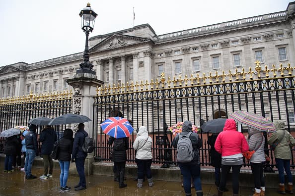 En el reporte, 
<b>Tim Knox</b>, nuevo director de la Colección Real (The Royal Collection Trust), escribió acerca de las buenas cifras obtenidas: "Es con gran placer y orgullo que miro hacia atrás en los últimos 12 meses, un año en el que recibimos a un número récord de visitantes en los palacios".