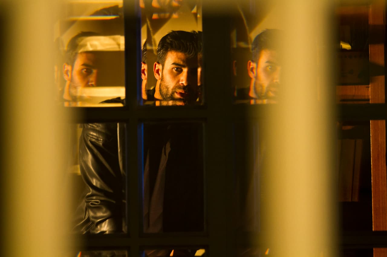 <b><a href="http://www.univision.com/series/la-piloto/juan-eduardo-colucho-es-dave">Dave</a></b> llegó a la guarida de 'El Cártel de las Sombras' para arrestarlos.