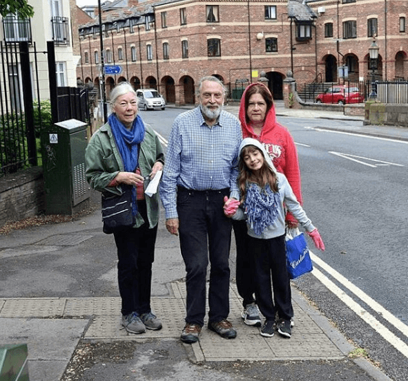 Maya también ha tenido contacto con sus abuelos paternos, quienes radican en York, Inglaterra, tal como lo muestra esta imagen publicada el 18 de junio de 2017 en la cuenta oficial de la hija de Mónica.