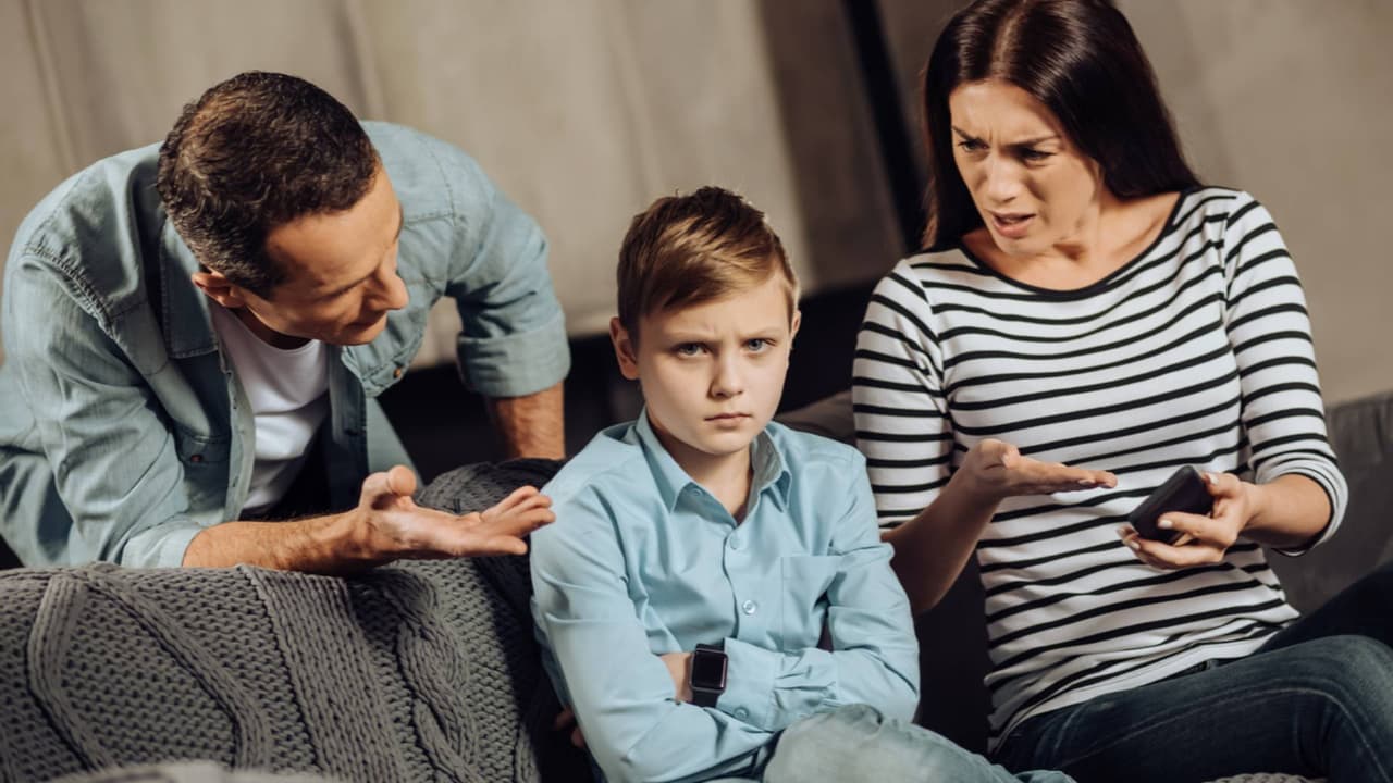 ¿Padre estricto o flexible? Ventajas y desventajas de criar a los niños de manera controlada o relajada