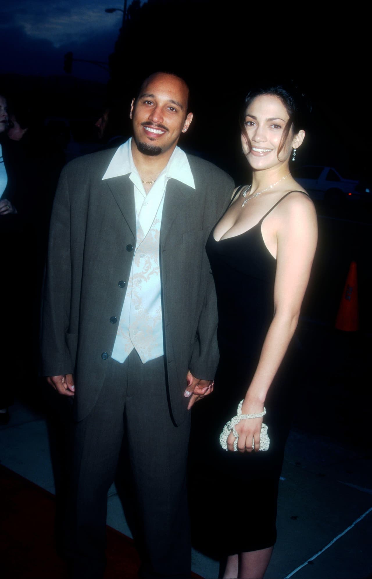 La relación que él tuvo con la 'Diva del Bronx' inició cuando la cantante tenía 15 años y él 16. Su noviazgo fue durante 10 años, pero culminó en 1994.