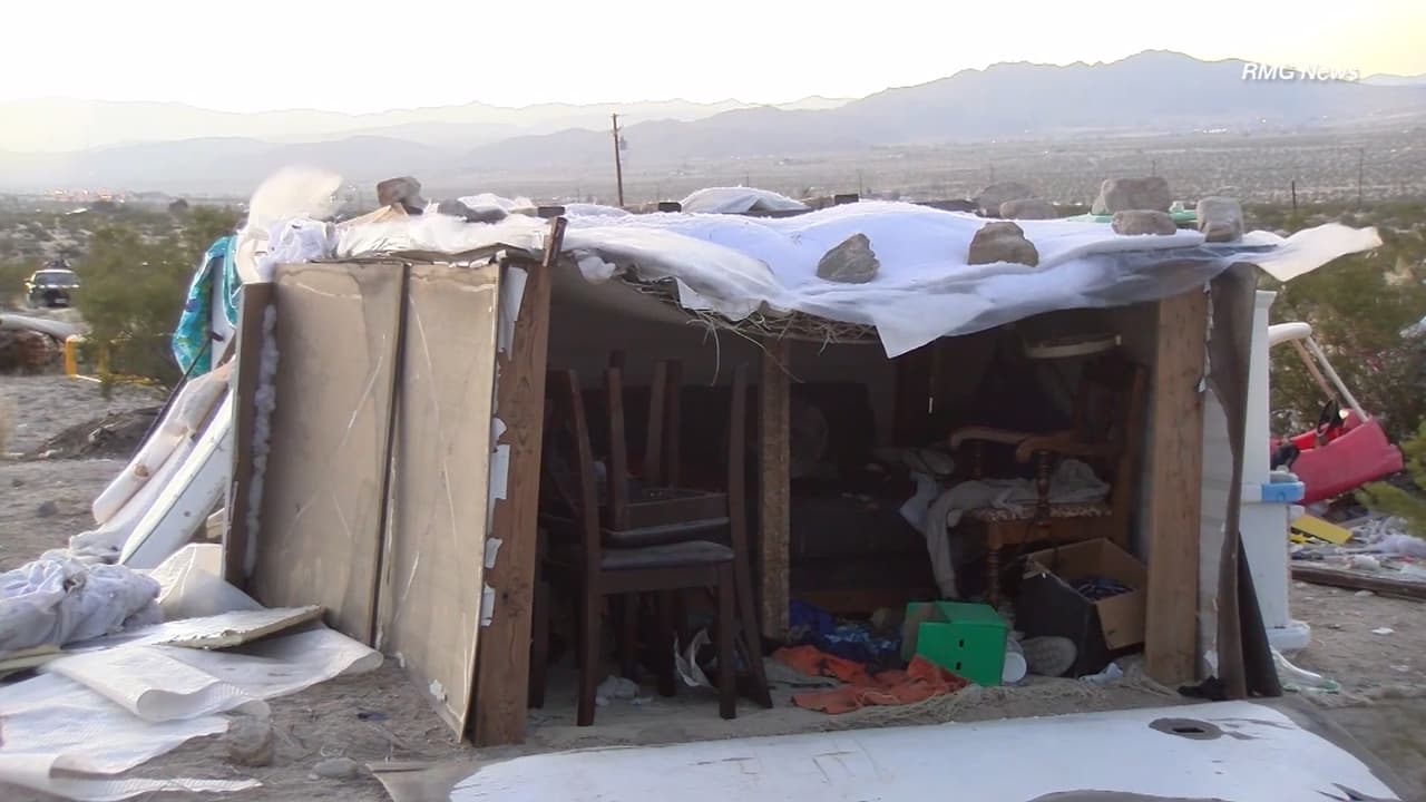 Sus tres hijos vivieron 4 años en una caja: ahora enfrentan a la justicia por crueldad infantil