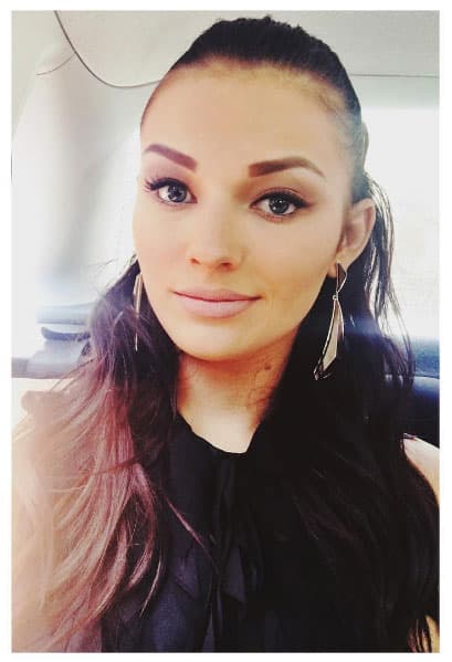 La actriz de 27 años de edad resaltó: “(Sebastián Rulli y yo) habíamos coincidido un par de veces en los eventos de Televisa (por lo que) ya nos conocíamos”.