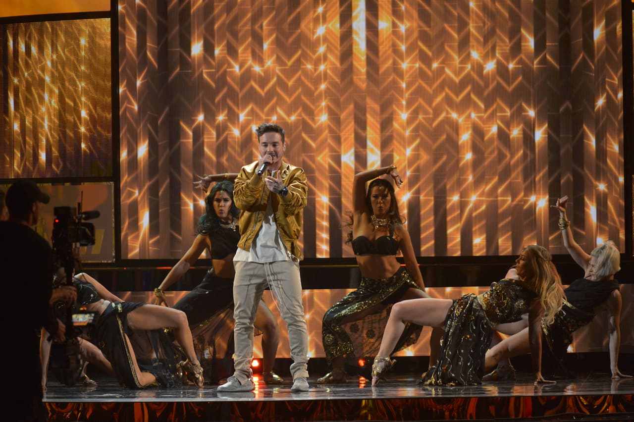 Con su galanura hizo de este número uno de los más fuertes de la noche.