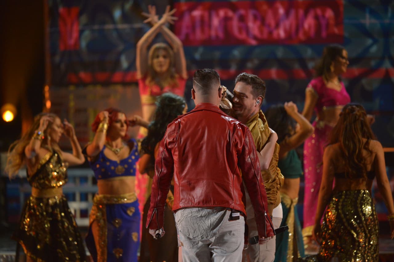 Nadie como este par de urbanos, quienes impactaron con su actuación.