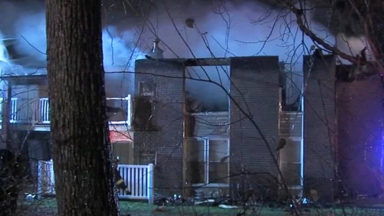 Dos hospitalizados y siete familias desplazadas tras incendio en edificio de apartamentos en Nueva Jersey