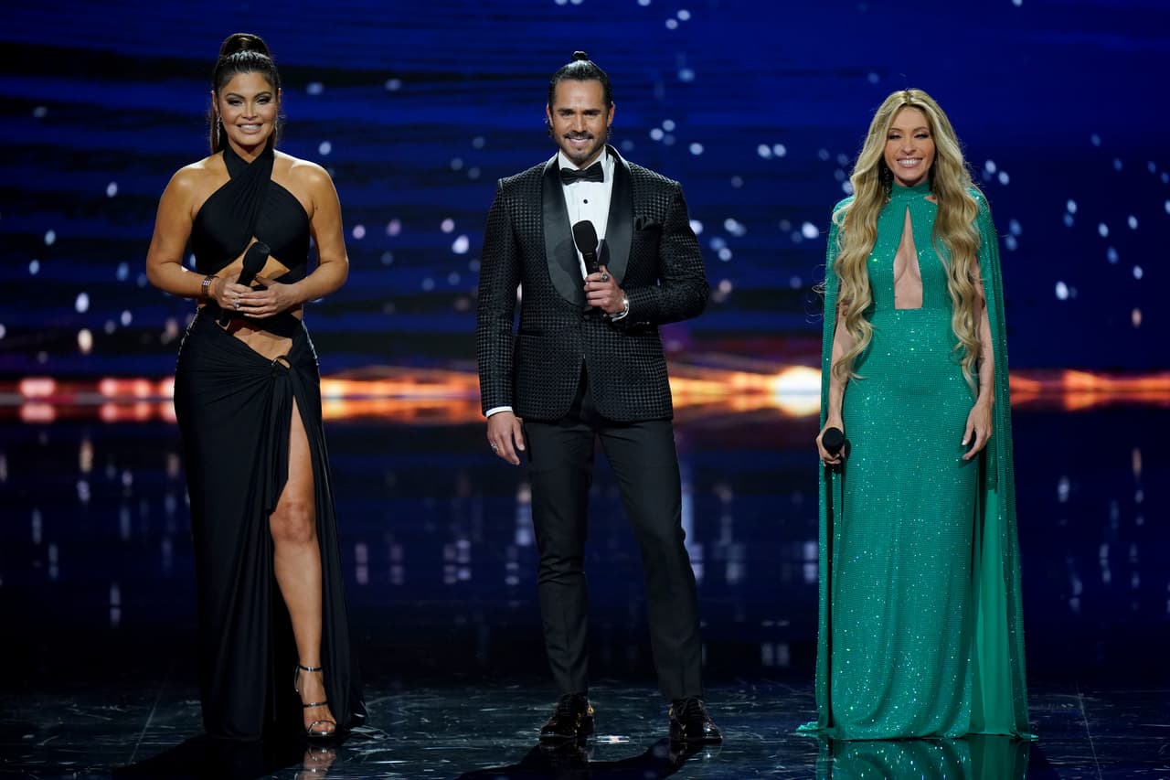 La intérprete de 'Maldita primavera' reaccionó a la publicación que la diseñadora hizo en Instagram, en la que escribió: "Mis divas". Yuri respondió: "Amiga amada, ¡definitivamente tú fuiste la estrella de la noche! Talento y humildad, ¡la mejor combinación!".