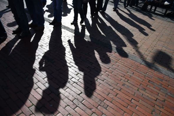 Cerca de 33 millones de ciudadanos estaban convocados a las urnas desde las 08:00 hora local (13:00 GMT), en un día soleado y que transcurrió en calma y sin incidentes.