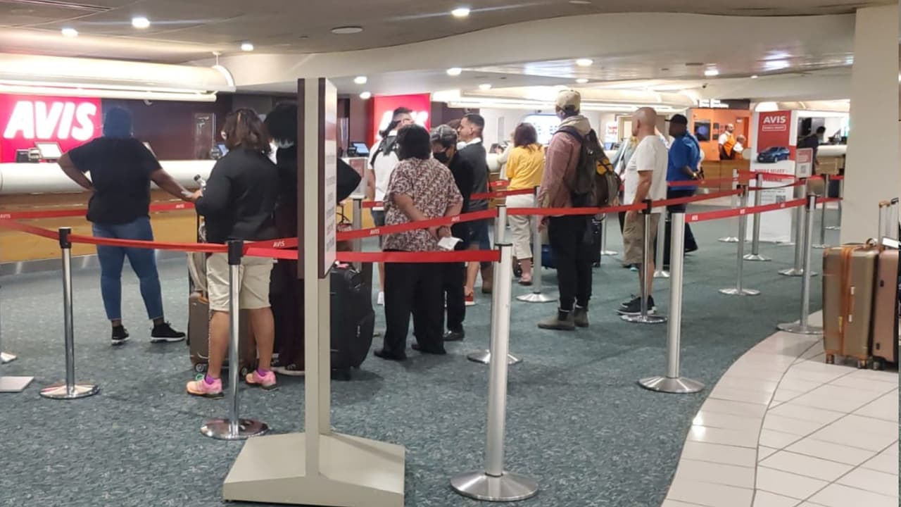 Pasajeros del Aeropuerto de Orlando se quejan por la falta de renta de autos en el nuevo terminal C