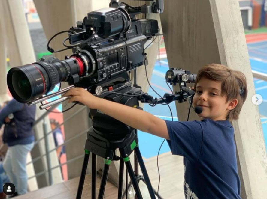 "Es un niño muy talentoso, donde lo bueno es que partimos de cero con todo el equipo de la producción de Rosy Ocampo", platicó Elizabeth Ávila, quien tuvo talleres con el niño para que su desempeño sea el que hoy ha cautivado al público. 
<br>