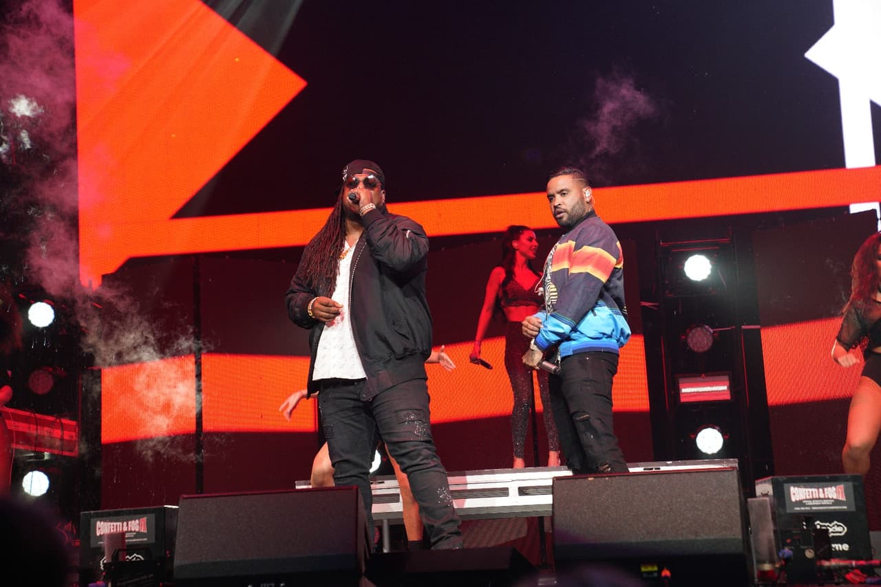 Zion y Lennox cantaron su 'Bandolera' a petición del público.