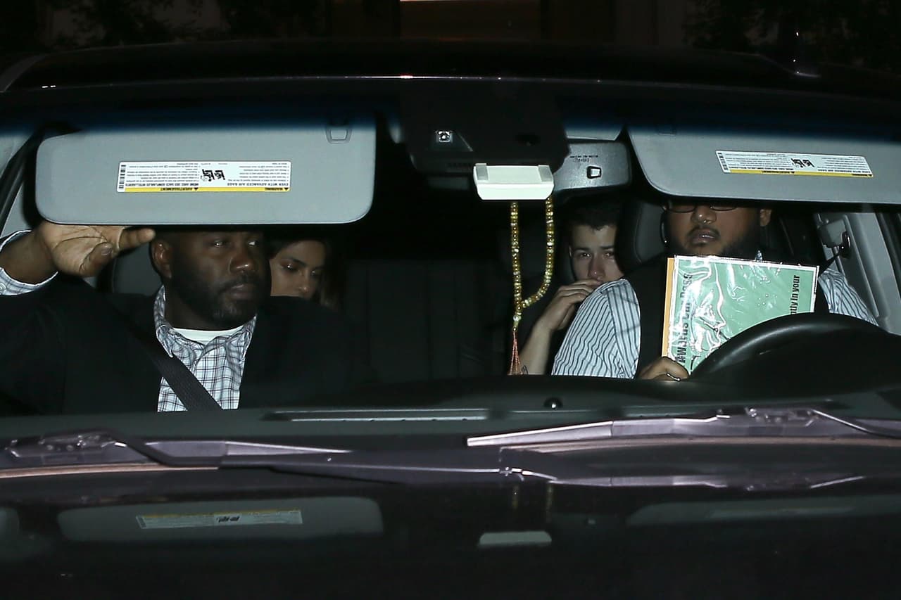 Además de la cena, el dúo compartió un vehículo que los esperaba a la salida del local.