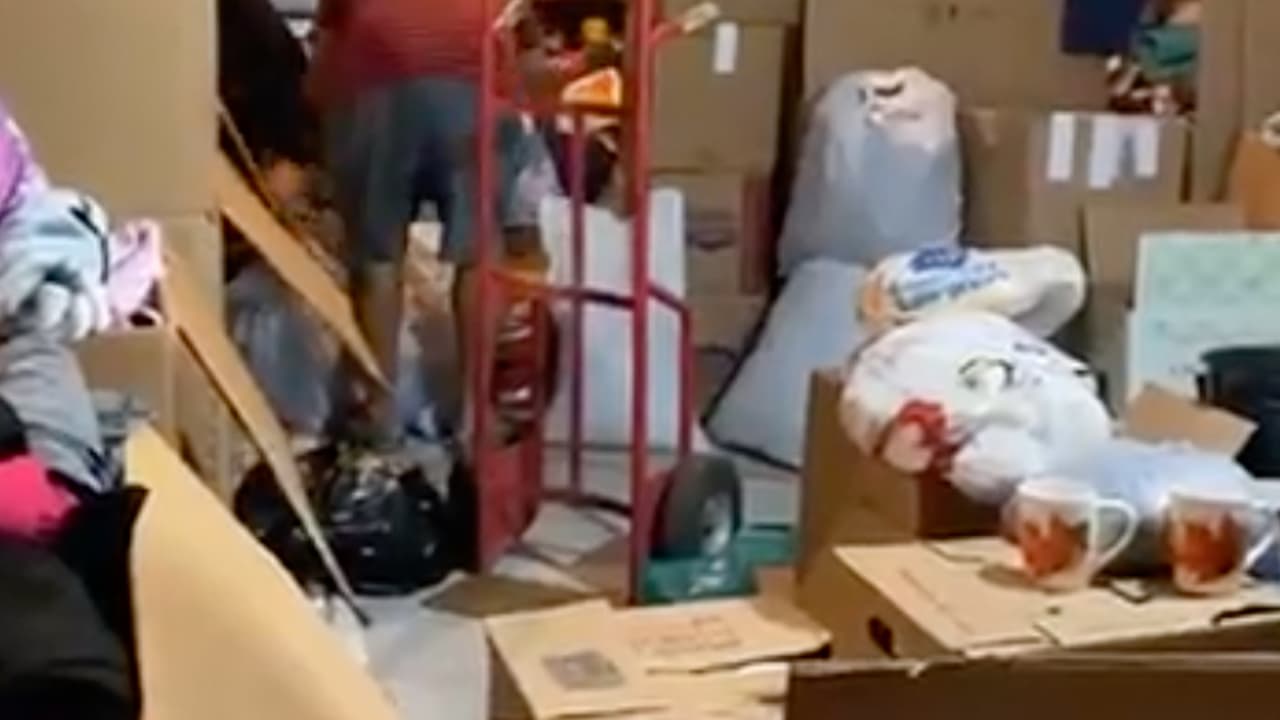 Los participantes donaron artículos de higiene personal, como pañales, shampoo, jabón de baño, papel higiénico, entre otros.