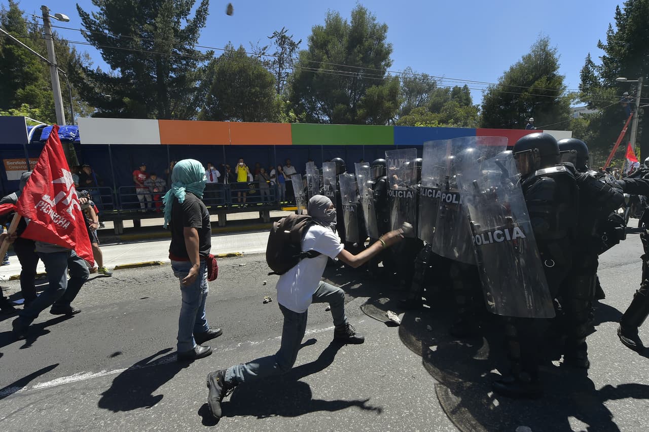 Disturbios en Ecuador por la luz verde a la reelección presidencial indefinida