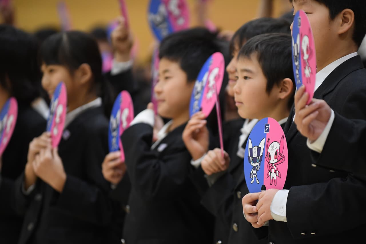 En el país que recibirá los Olímpicos es común que todo tipo de empresas privadas y organismos públicos las usen para promocionar sus productos.