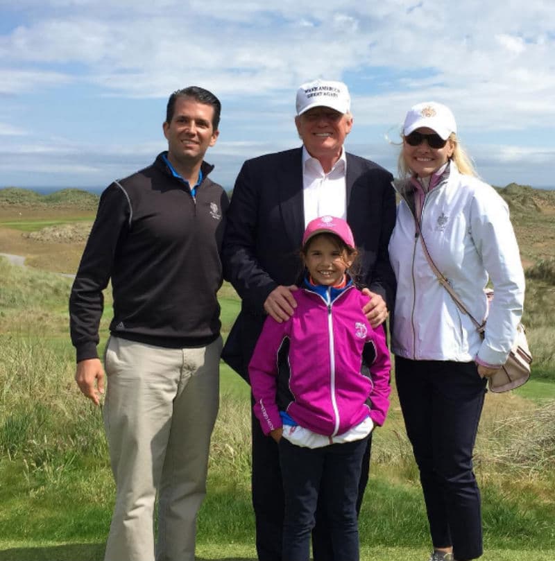 Donald Trump Jr tiene 38 años y es un empresario, como su padre. Es hijo de Donald Trump y ex modelo checa Ivana Trump. Está casado y tiene cinco hijos con su esposa Vanessa.