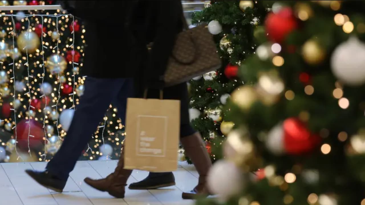 Compras navideñas de último minuto: consejos para cuidar tu bolsillo esta temporada