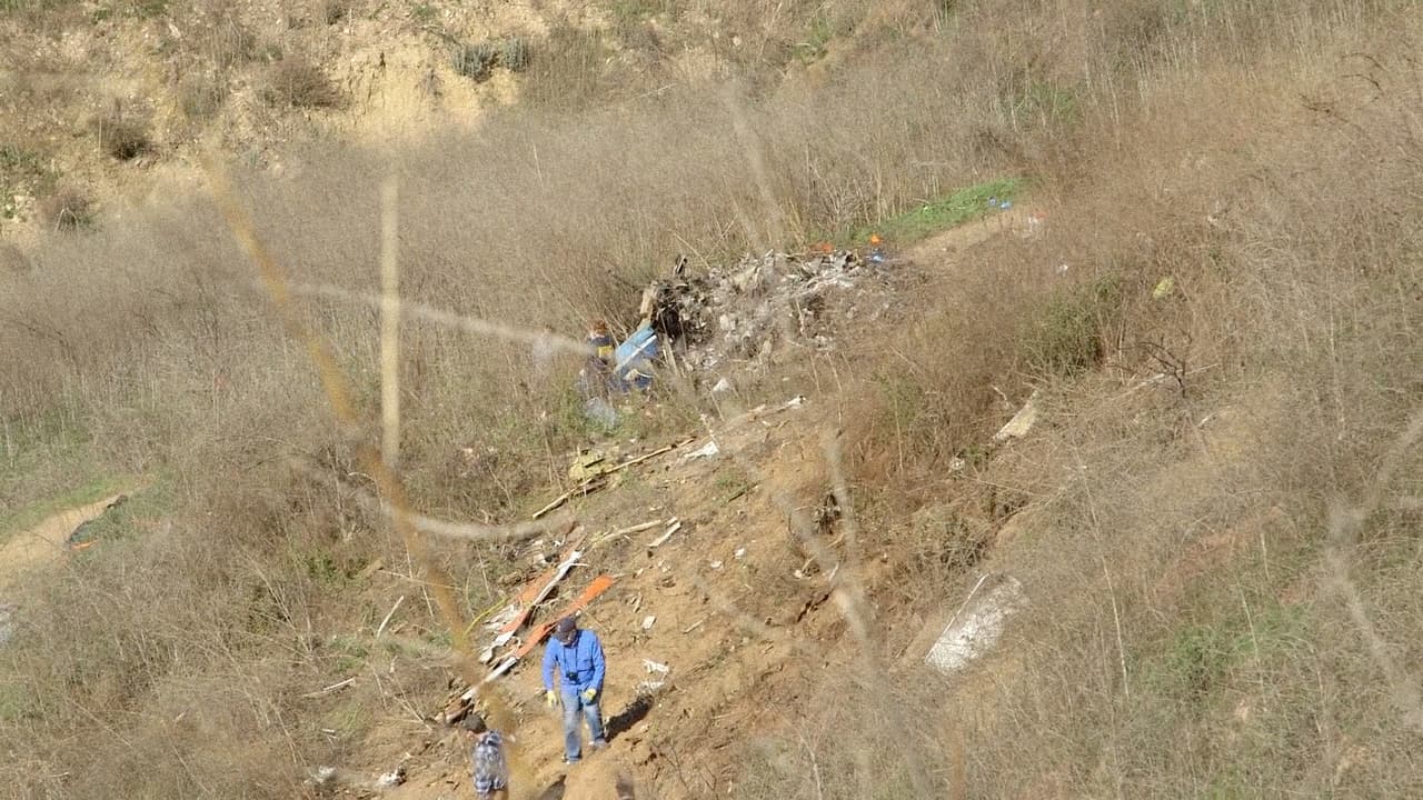 Se cree que Bryant se dirigía a su academia deportiva para jóvenes en la cercana localidad de Thousand Oaks, a unas 60 millas al noroeste de Santa Ana, desde donde despegó el helicóptero. Allí tenía pautado un partido de baloncesto su hija Gianna, quien también falleció en el accidente.