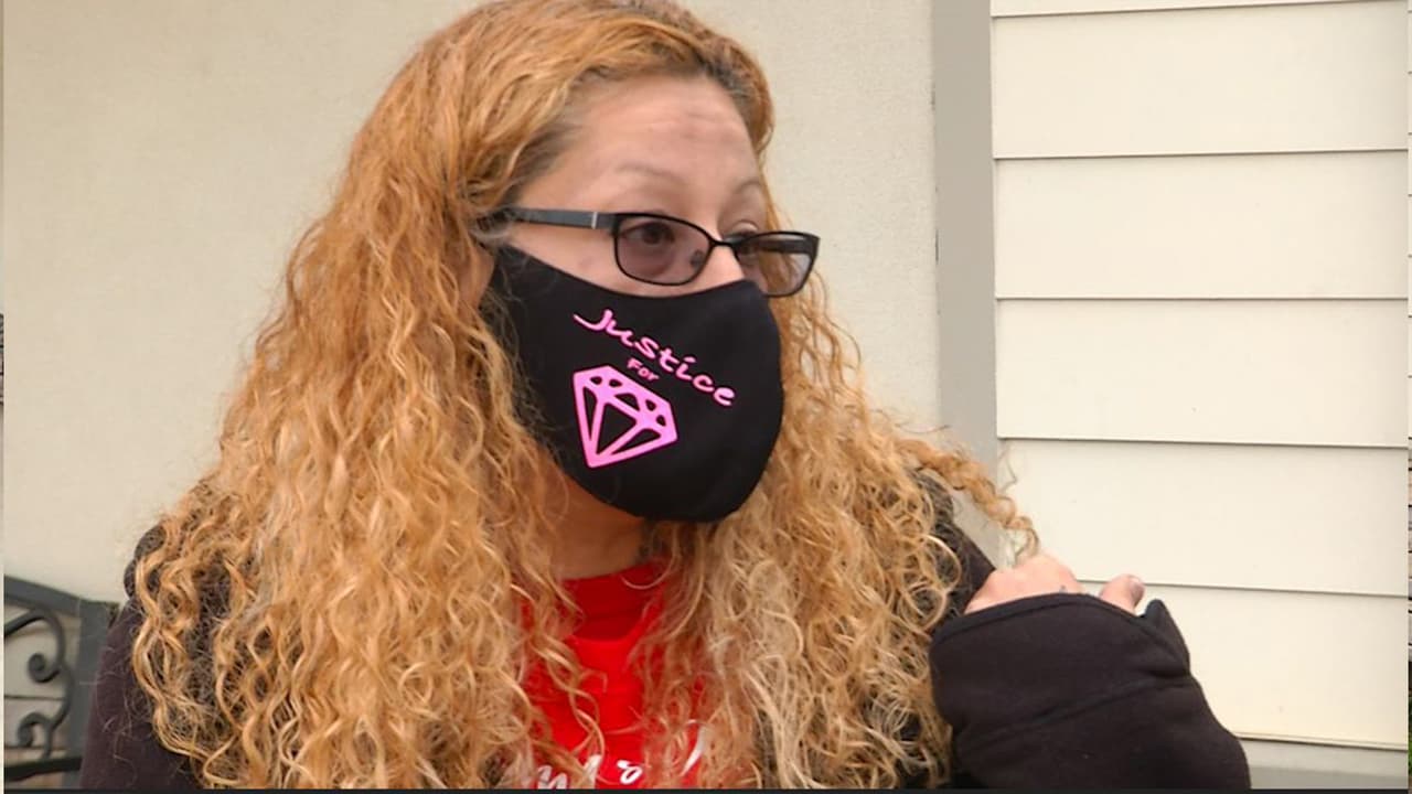 "¿Qué más tiene que hacer este muchacho para que lo castiguen?", dijo la mujer sobre la libertad bajo fianza de DeLeón.