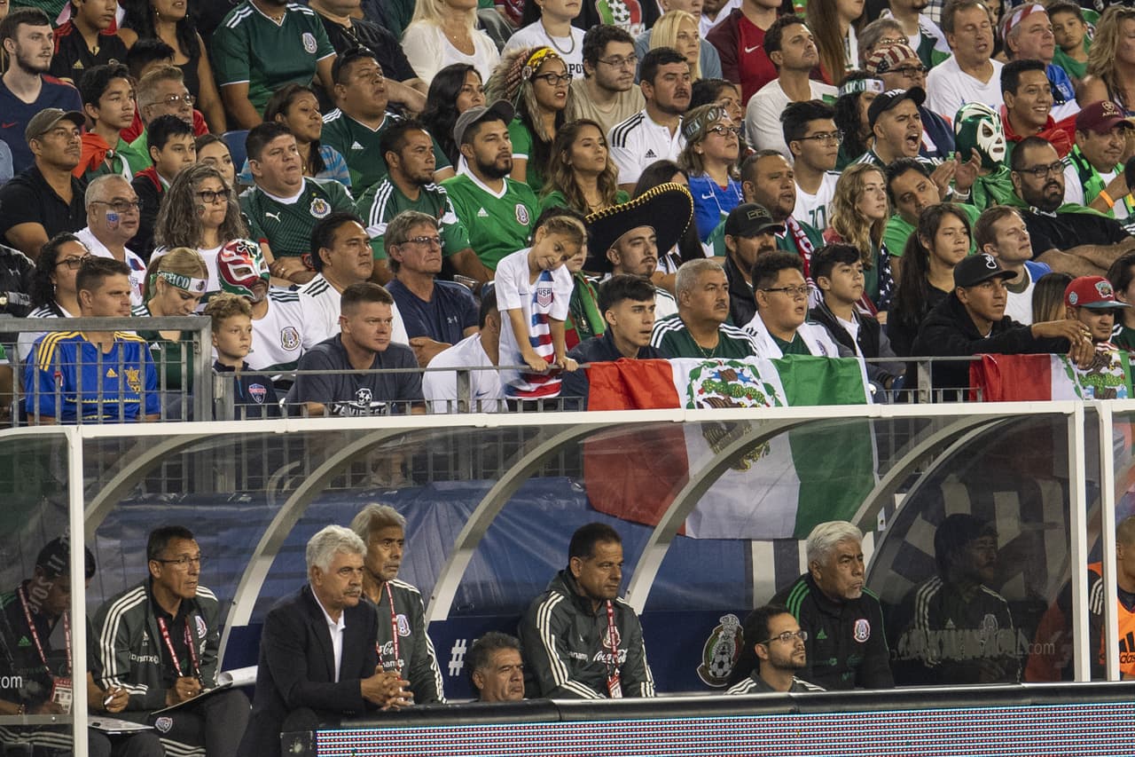 El interés que también revestía este partido era ver a Ricardo 'Tuca' Ferretti en la banca del Tricolor mientras se define si se prolonga su estadía en el cargo o se nombra un técnico en definitiva.