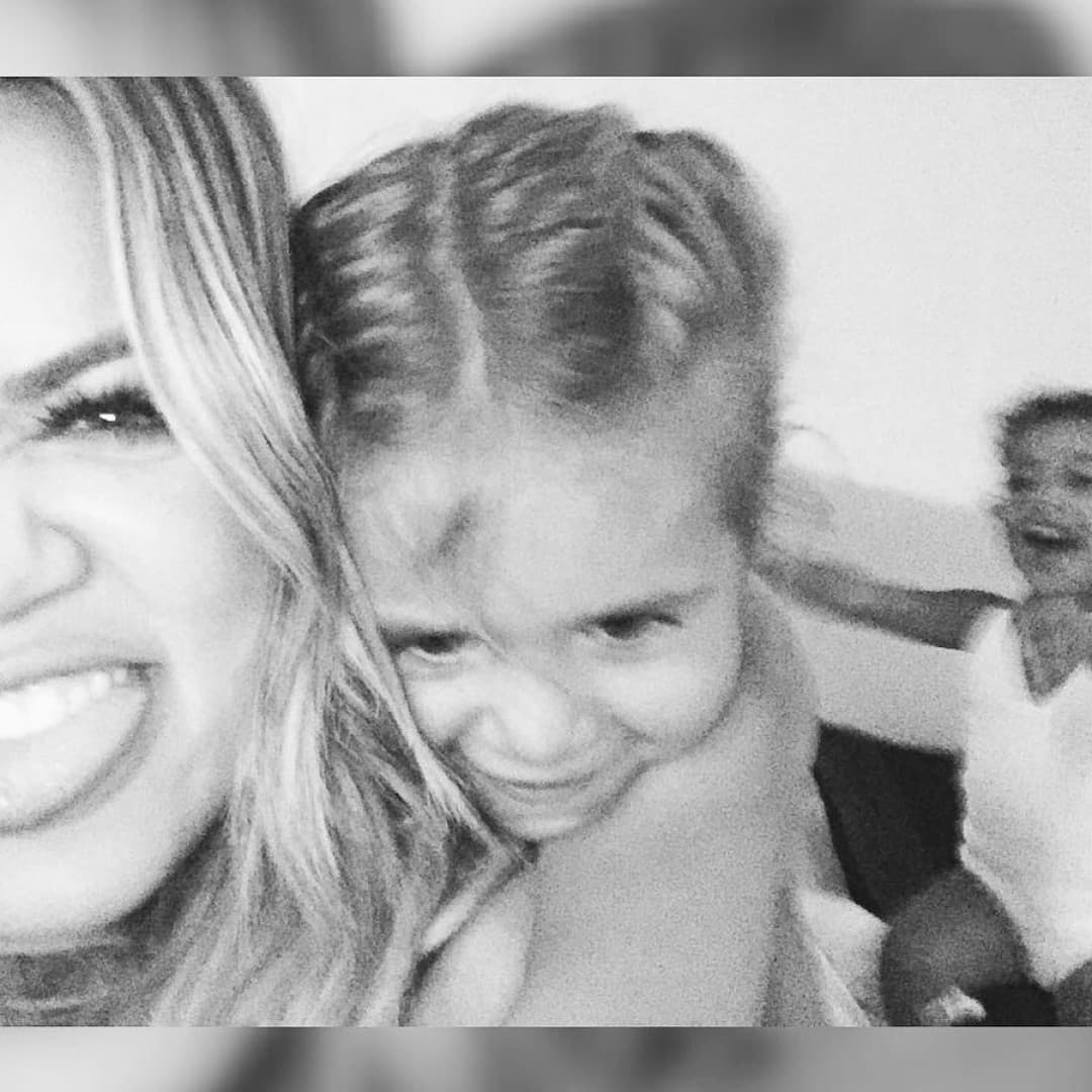 ¡Ternurita! Khloé Kardashian de pijamada con Nori y Penélope