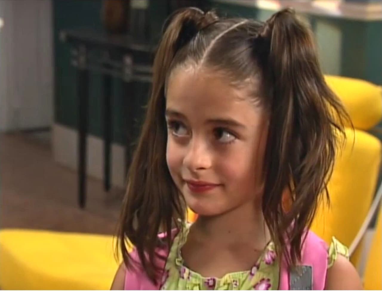 2. Regina, interpretada por Ximena Orozco