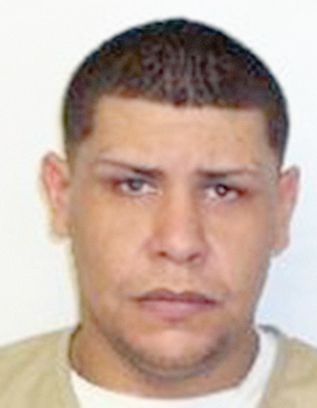 <b>Mario Cuadrado Díaz</b>, buscado por Ley de Armas y Robo con una fianza de $30,000.