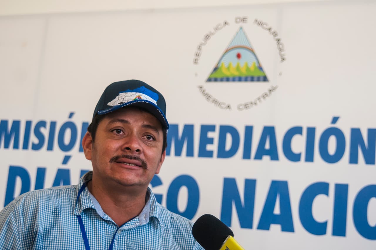 Mairena fue arrestado junto al líder campesino Pedro Mena al ingresar al Aeropuerto Internacional Augusto C. Sandino.