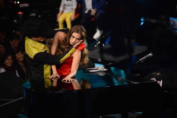 ¿Espinoza o Cristian? Ambos cantantes trataron de explicar cómo se seduce a una dama y dieron tremenda clase de consejos, los cuales aplicaron con la bella Galilea Montijo.