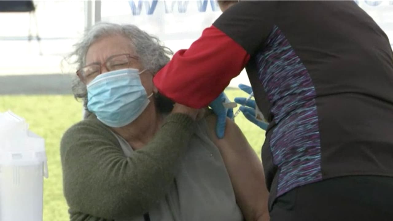 Los médicos que ejercen en el área de Houston comentaron que 
<b>es muy importante convencer a la población de la importancia de las vacunas para contener el coronavirus</b>. 
<a href="https://www.univision.com/local/houston-kxln/lugares-conseguir-vacuna-coronavirus-ninos-5-y-11-anos-houston">Da click aquí para consultar los lugares donde puedes vacunarte. </a>