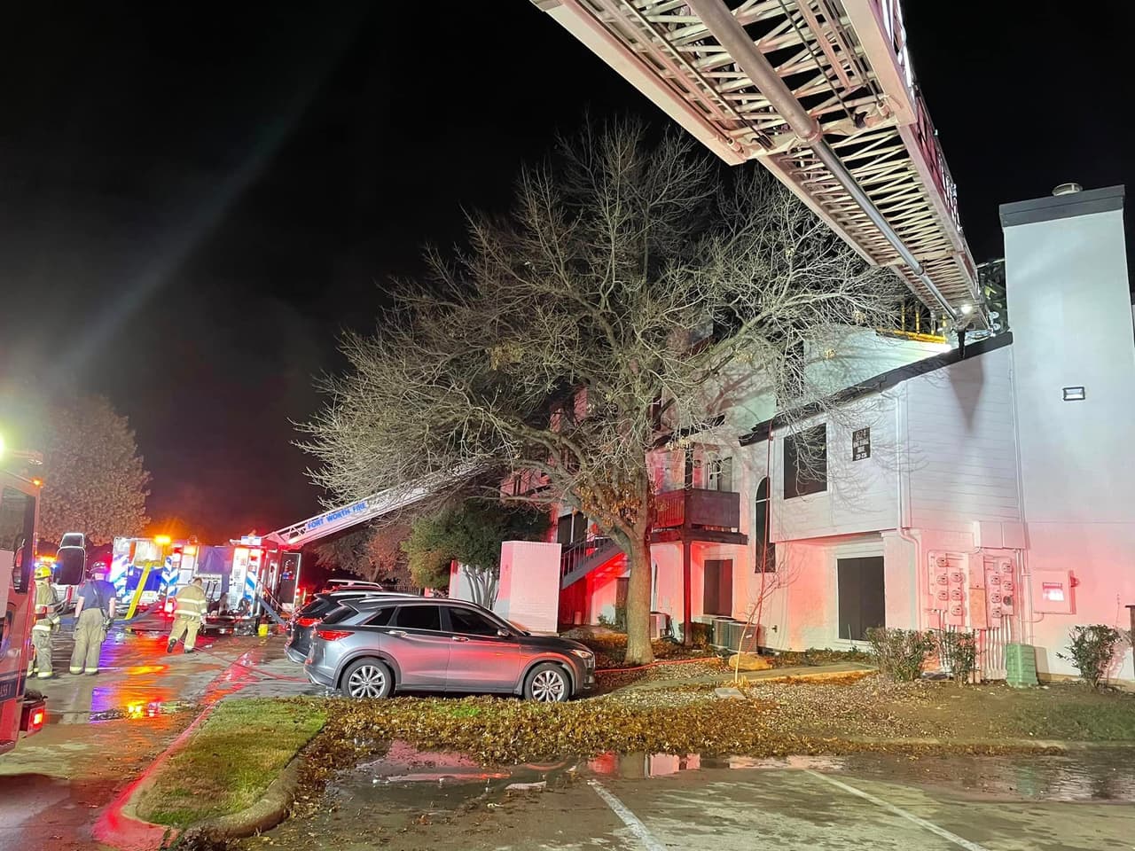 El incendio fue justo antes de las 8:00 pm, durante la noche de Navidad, en la cuadra 600 de King George Dr., ubicado al este de Fort Worth.