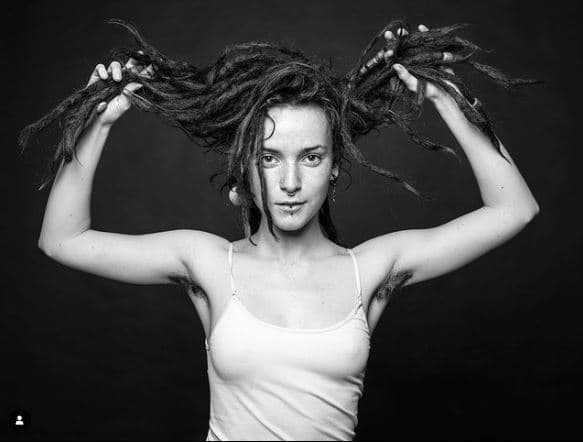 “El objetivo es dar al espectador una nueva perspectiva sobre la feminidad, la belleza, el amor propio y la aceptación”, se puede leer en la página oficial del fotógrafo israelí.