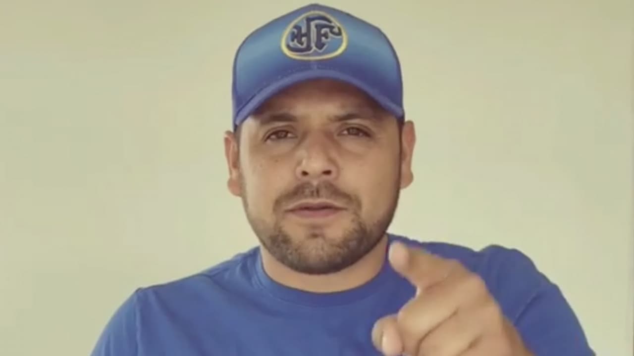 De acuerdo con la información de la Procuraduría General de Justicia del Estado de Michoacán (PGJE), 
<b>el cadáver de Hugo Figueroa f</b>ue "localizado a un costado de la autopista México-Guadalajara"
<b> </b>poco después de las 11:00 pm, a la altura del kilómetro 294, en el municipio de Huniqueo.
<br>