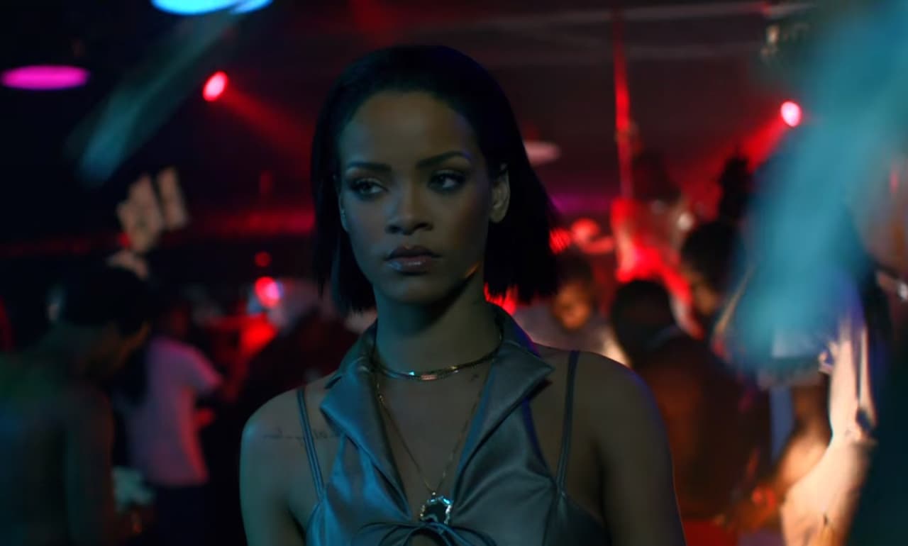 Y fija la mirada sobre su objetivo.