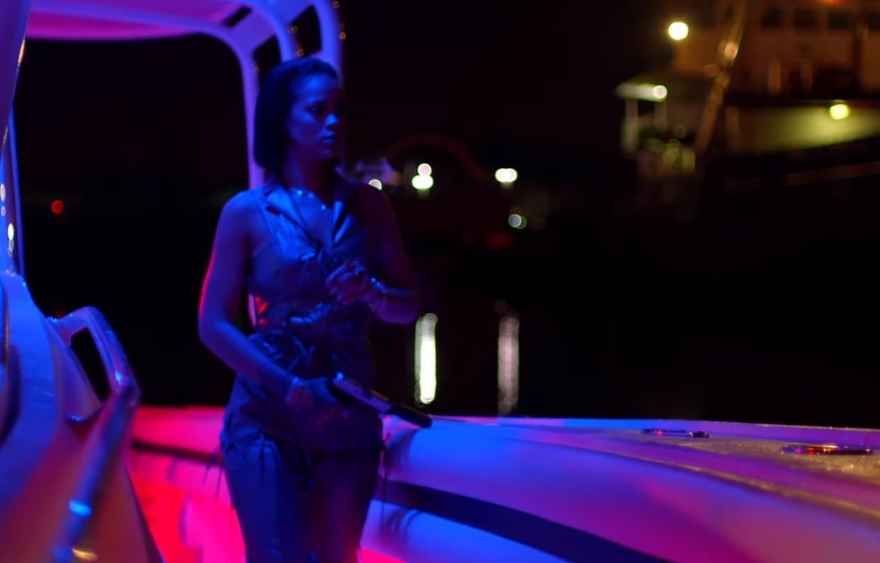 Y contempla tranquila el mar para dejarnos a todos con la boca abierta.