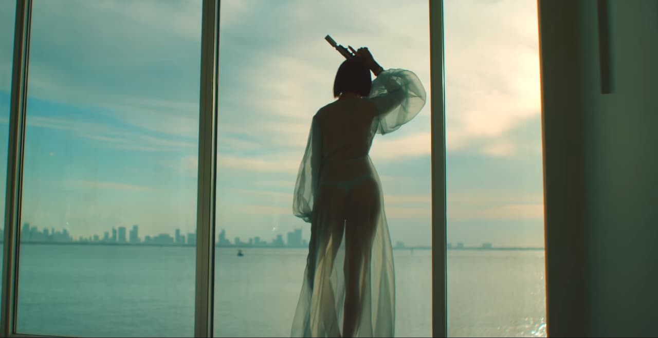 Y deja muy poco a la imaginación.