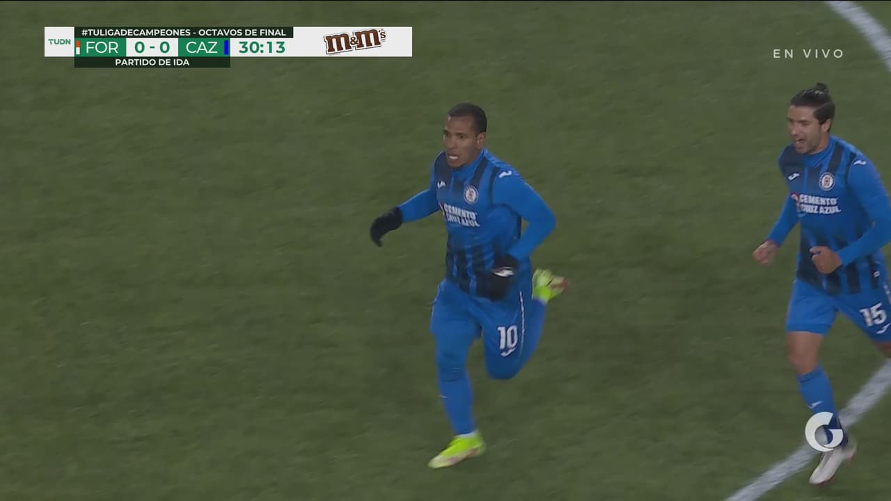 ¡Gol de Cruz Azul! Otero le pega y Henry hace el ‘oso’ para el 0-1