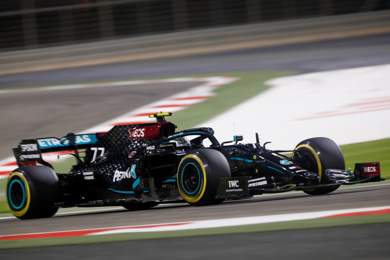 Bottas se queda con la pole del GP de Sakhir; Sergio Pérez saldrá quinto