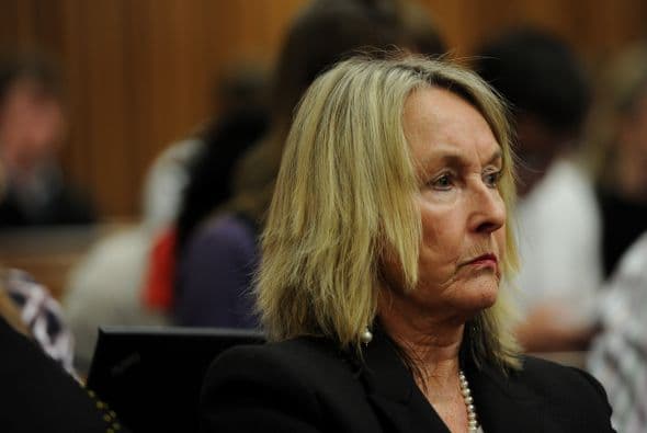 "Quiero partir pidiéndole disculpas a la familia de Reeva", aseguró Pistorius al subir por primera vez al estrado. "No ha habido un momento desde que ocurrió esta tragedia en que haya dejado de pensar en su familia".