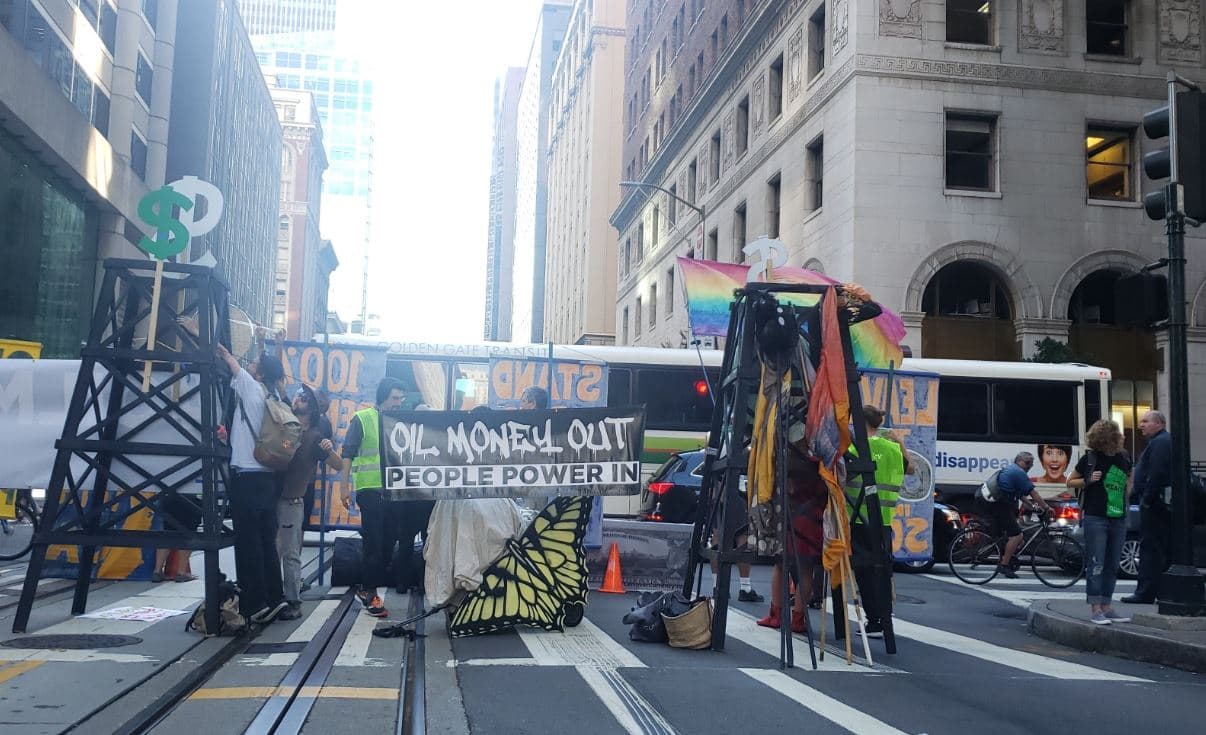 Se espera que las protestas duren hasta las 5:00 pm. Como es de esperar, esto causará mucho tráfico en el centro durante todo el día, así que se recomienda tomar transporte público o evitar el área.
<br>