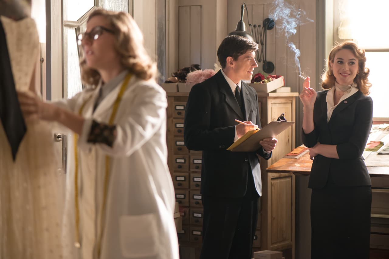 Todos en las galerías hablan de la relación de Ana y Alberto.