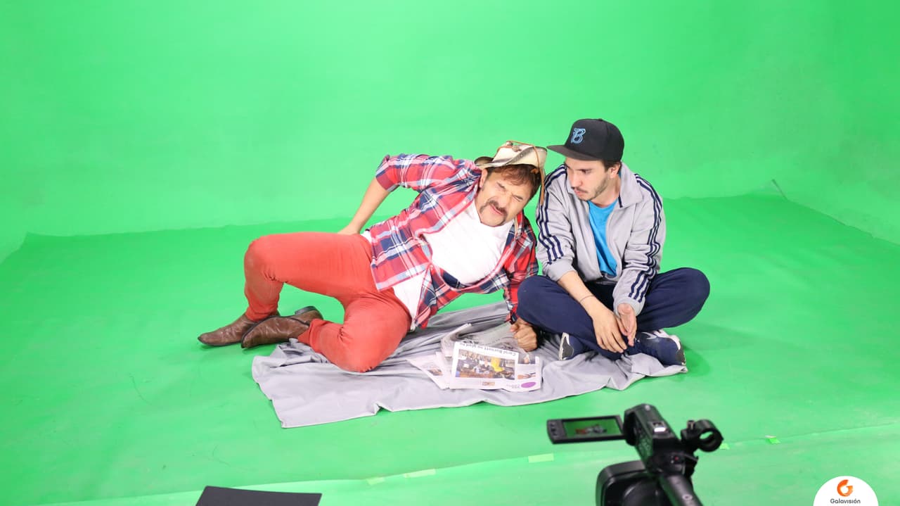 Diviértete con Los Cousins ahora y disfruta el webisodio de este detrás de cámaras
<a href="https://www.univision.com/series/los-cousins/los-cousins-webisode-13-la-feminista-video"><b>aqu</b>í</a>. ¡No pararás de reír!