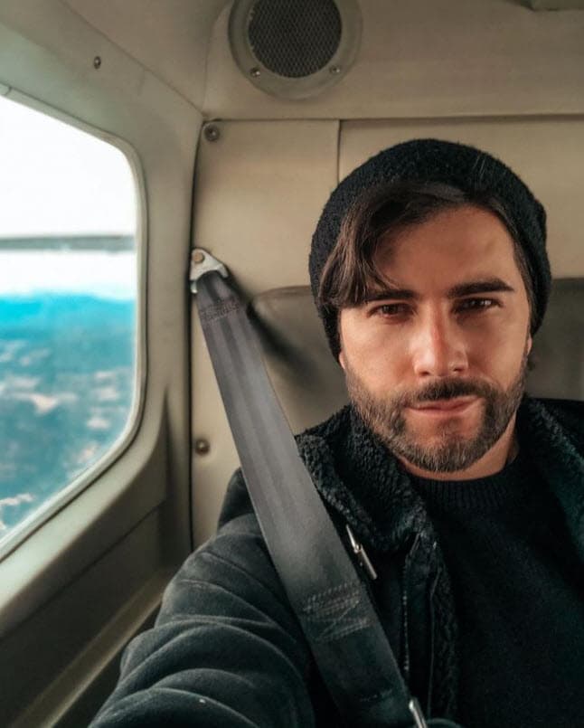 El 22 de marzo, el productor Juan Osorio presentó a 
<b><a href="https://www.univision.com/famosos/fernando-noriega-sustituye-gonzalo-pena-telenovela-que-le-pasa-a-mi-familia-fotos">Fernando Noriega para sustituir a Gonzalo Peña</a></b> en '¿Qué le pasa a mi familia?', quien fue despedido del proyecto por su 
<b>presunta complicidad en el delito de <a href="https://www.univision.com/shows/despierta-america/daniela-berriel-reacciona-salida-gonzalo-pena-novela-juan-osorio">abuso sexual</a></b> a la actriz Daniela Berriel.
<br>